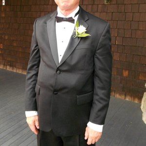 8 pieces - WoolTuxedo Suit 44R, 39w, 29" inseam, 26.5" sleeve